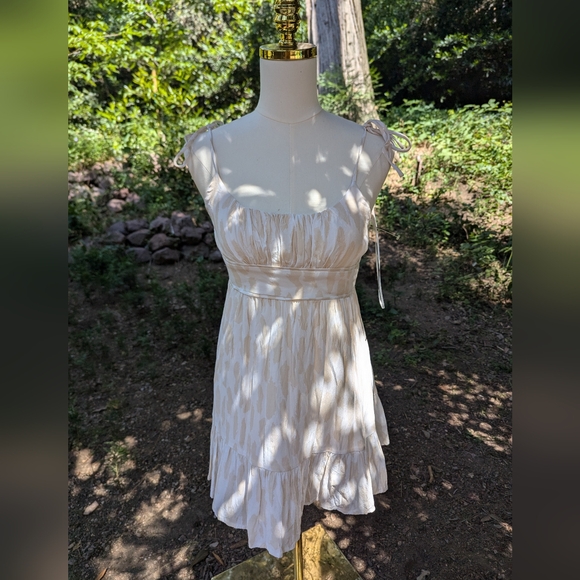 Skylar + Madison Dresses & Skirts - Skylar + Madison White Ruched Mini Dress Size Medium